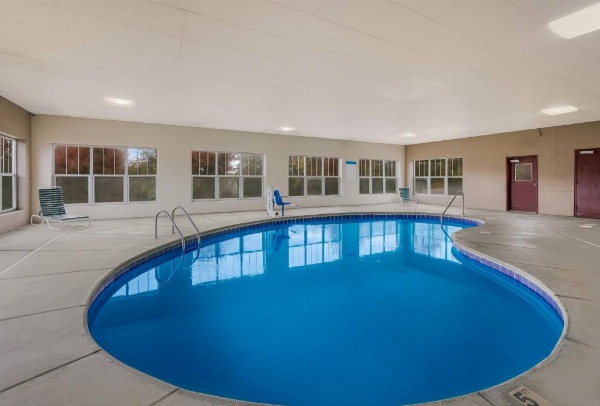 Red Roof Inn & Suites Knoxville East image 13