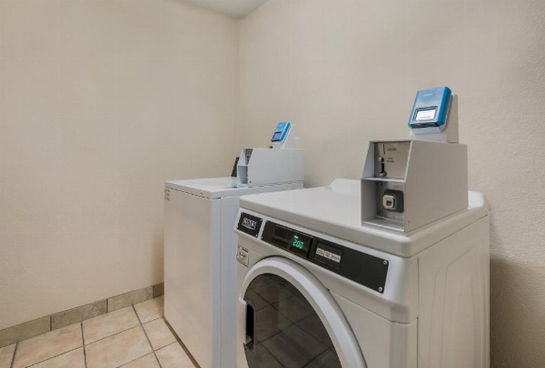 Red Roof Inn & Suites Knoxville East image 16