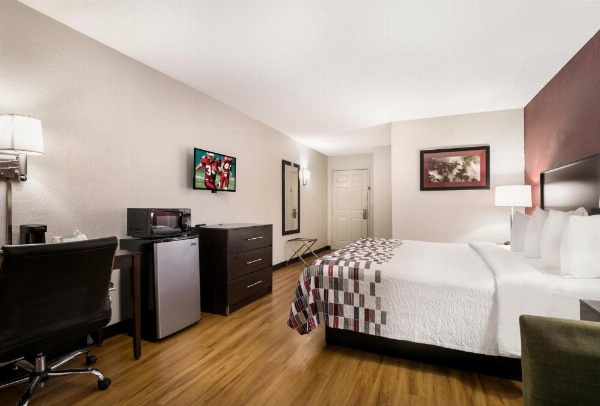 Red Roof Inn & Suites Knoxville East image 21