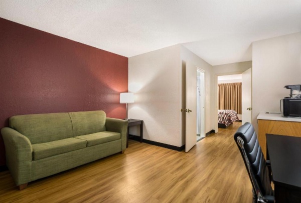 Red Roof Inn & Suites Knoxville East image 29